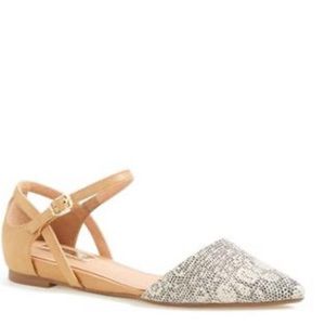 'Ava' Pointy Toe Flat‎ HALOGEN® EUC